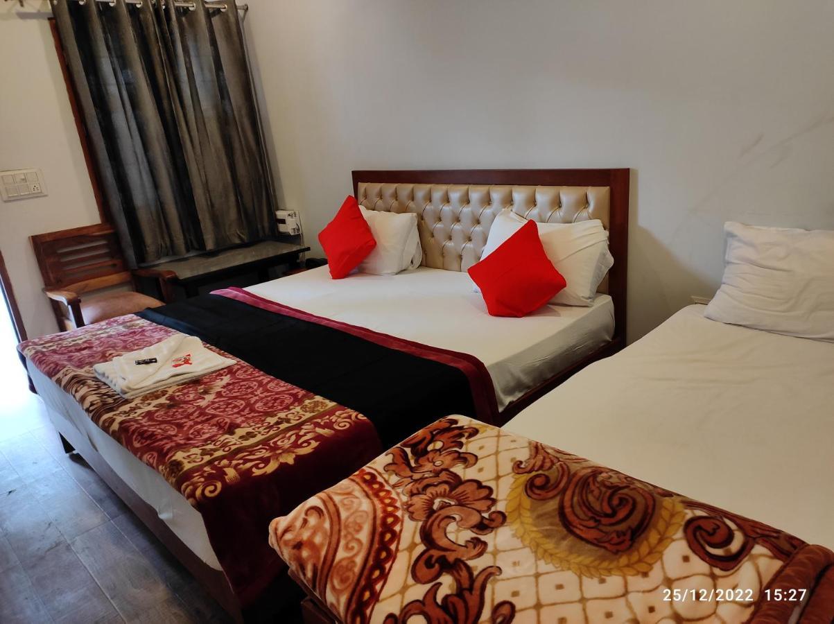 Hotel Studioz Sahastradhara Dehradun Esterno foto