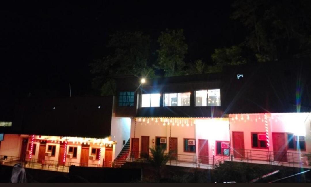 Hotel Studioz Sahastradhara Dehradun Esterno foto