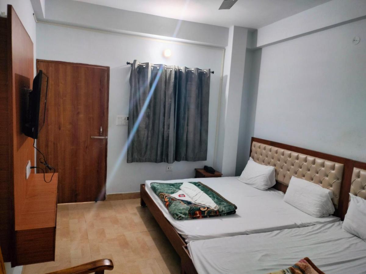 Hotel Studioz Sahastradhara Dehradun Esterno foto