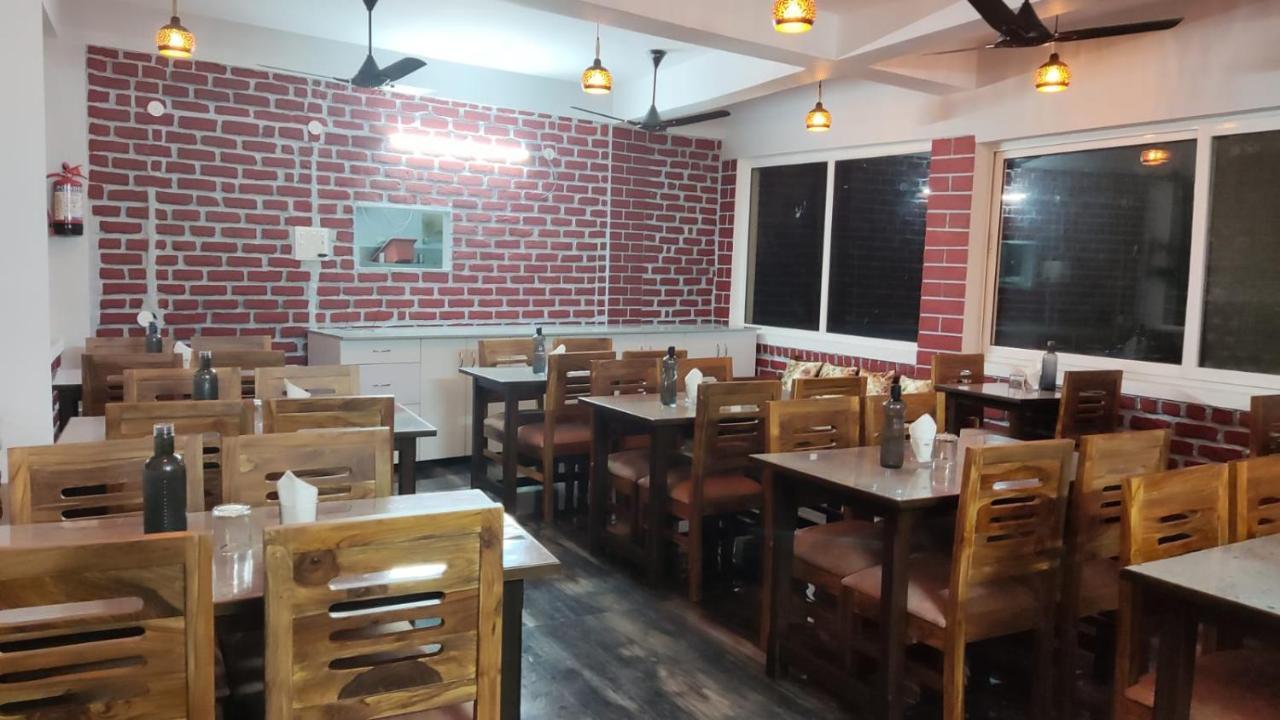 Hotel Studioz Sahastradhara Dehradun Esterno foto