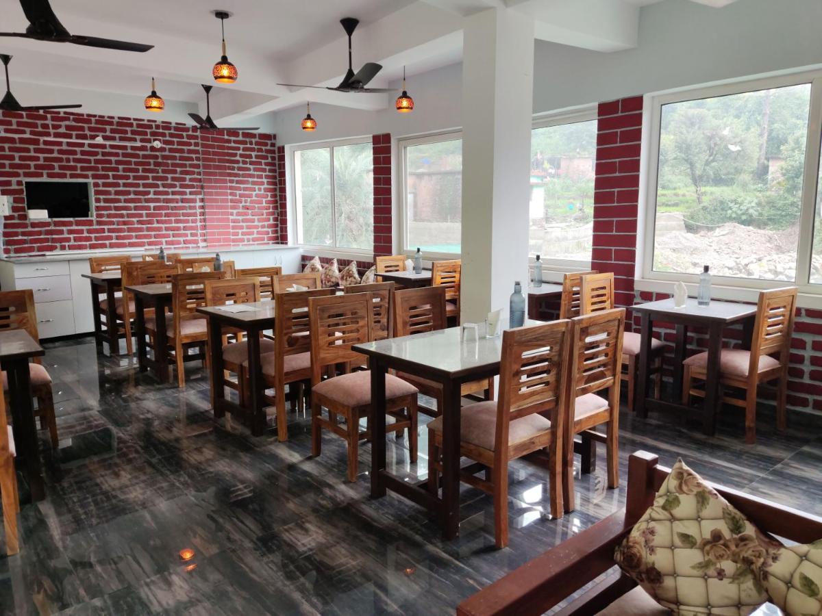 Hotel Studioz Sahastradhara Dehradun Esterno foto
