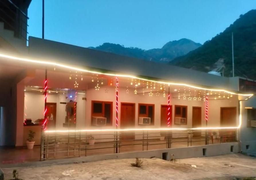 Hotel Studioz Sahastradhara Dehradun Esterno foto