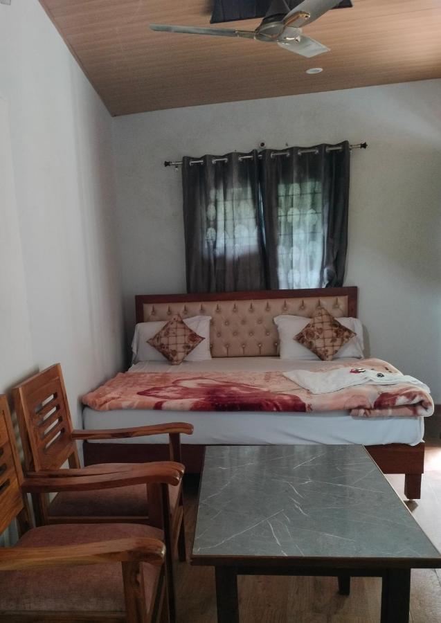 Hotel Studioz Sahastradhara Dehradun Esterno foto