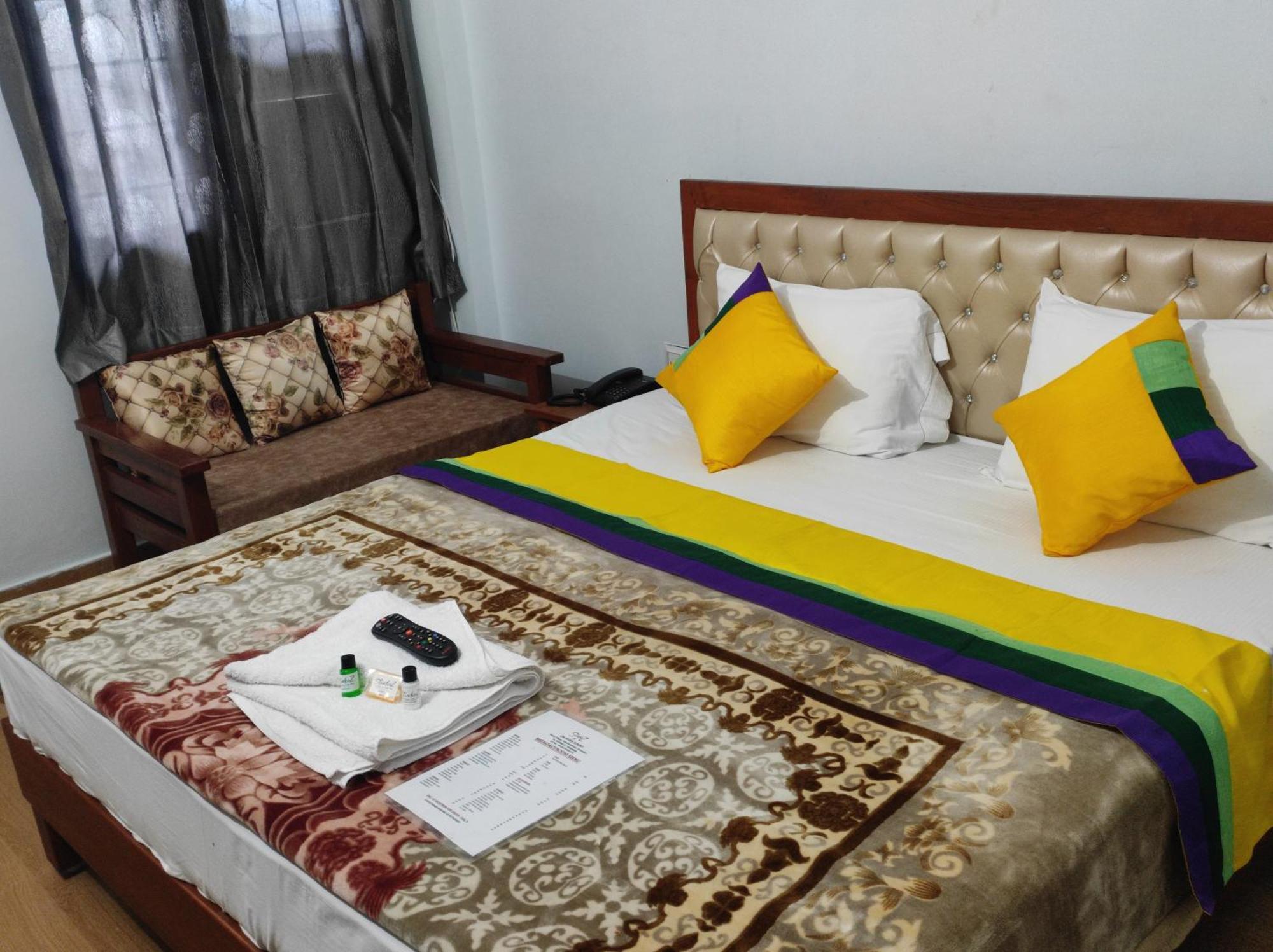 Hotel Studioz Sahastradhara Dehradun Esterno foto