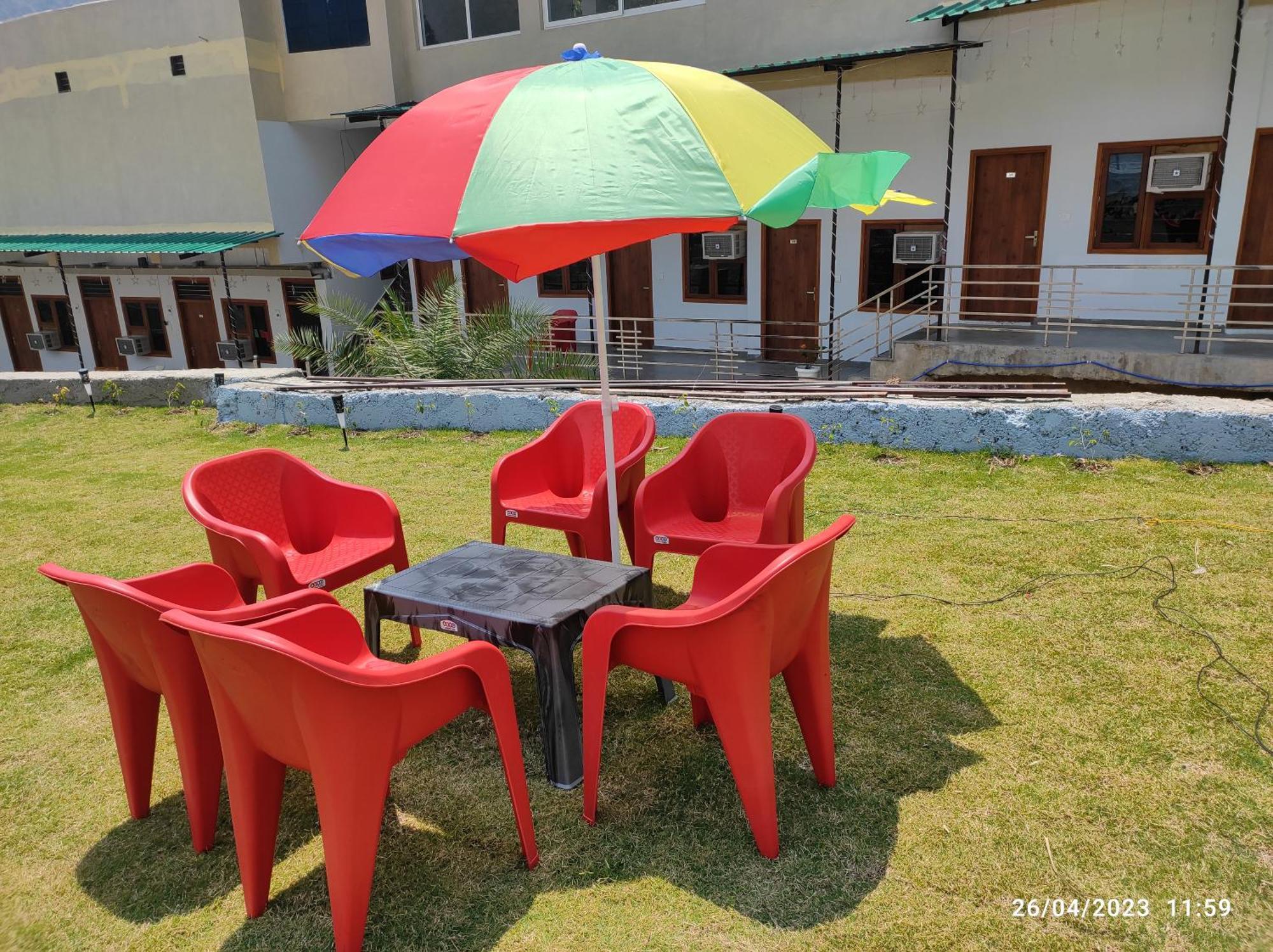 Hotel Studioz Sahastradhara Dehradun Esterno foto