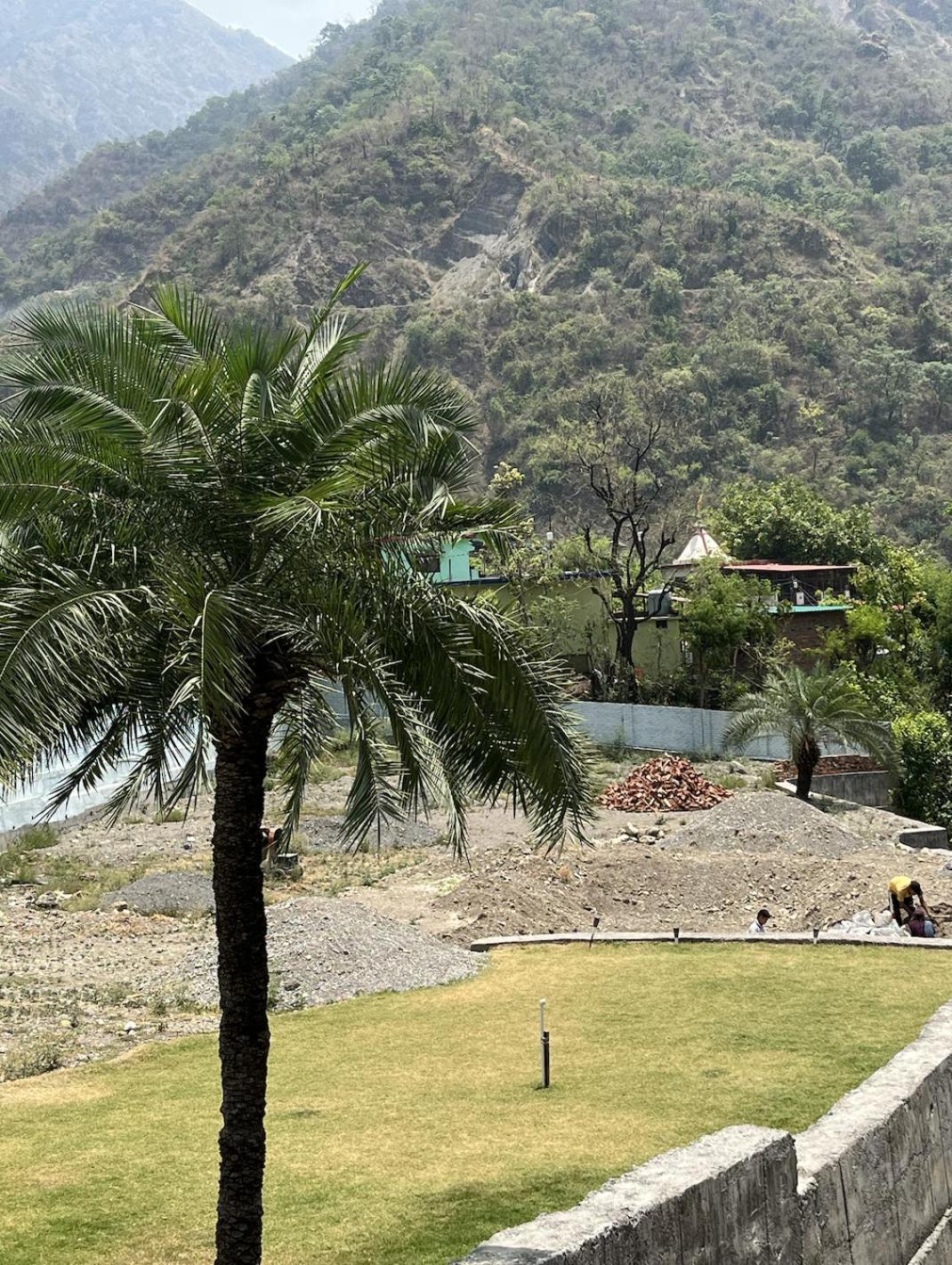 Hotel Studioz Sahastradhara Dehradun Esterno foto